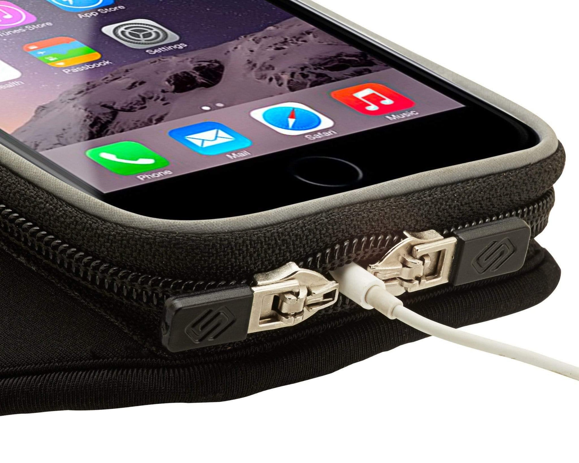 Sporteer Armband case for iPhone with opening for earbud cord